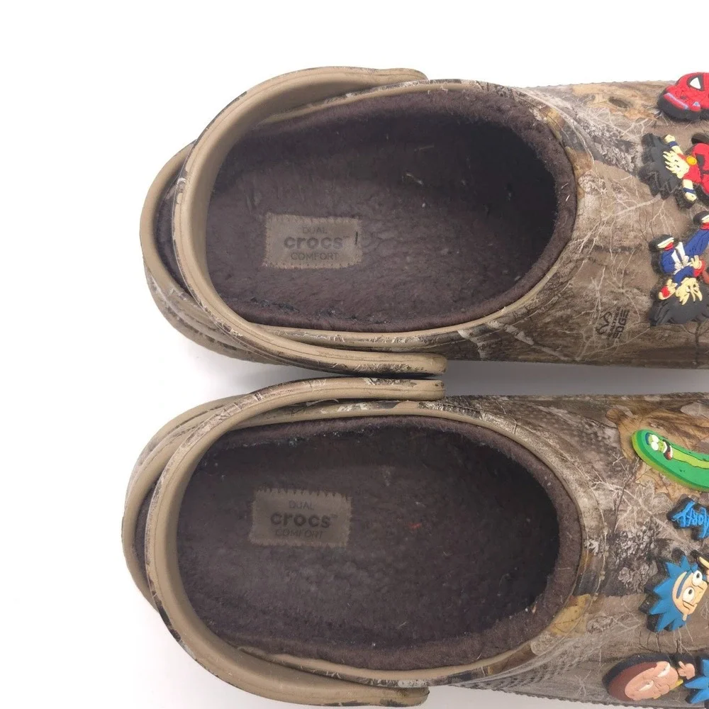 Crocs Realtree Camo Fleece Lined Clogs Men's Size 8 Jibbitz Charms Rick & Morty